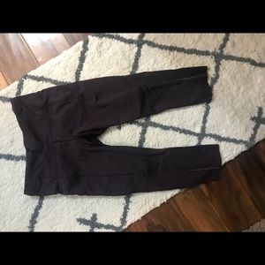 LULULEMON SIZE 8 RUNNING CAPRI